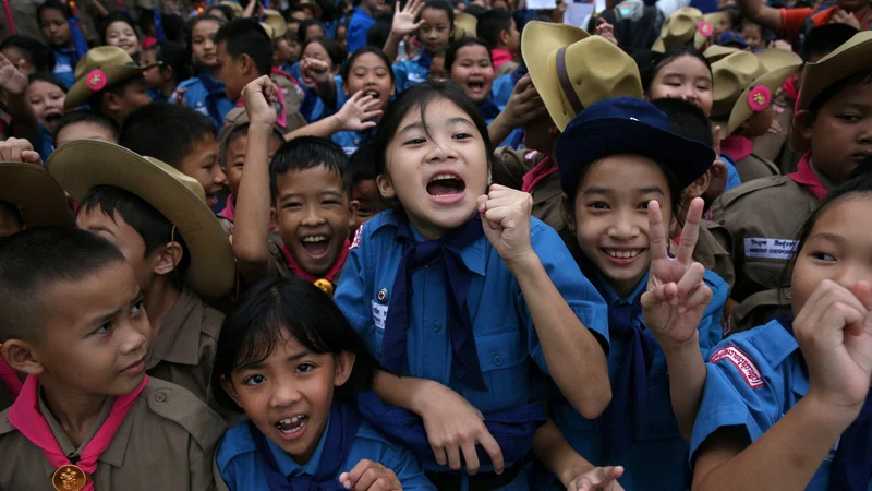 Fotografija: Praznovanje ob golu? Ne. Ekipa nogometnega moštva Merjasci se je srečno vrnila iz tajske jame Tham Luang. FOTO Reuters