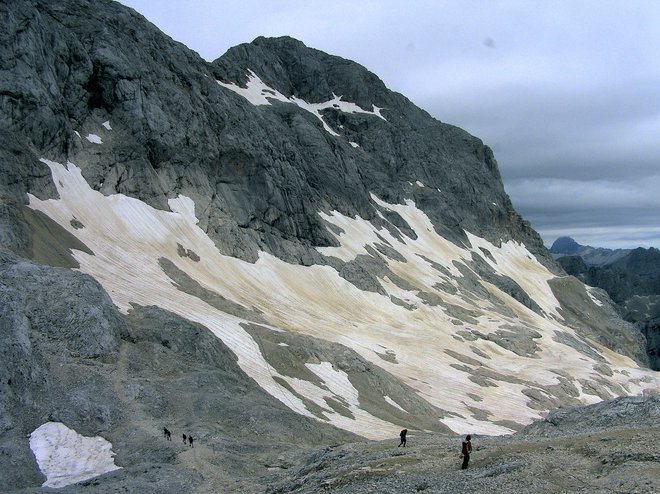 Triglavski ledenik letos. FOTO: Geografski inštitut Antona Melika ZRC SAZU