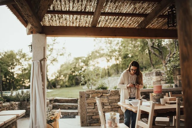 Ema meni, da se Emazing Creations od drugih razlikuje po tem, da izpostavlja sebe, da ljudje vedo, kdo je obraz za tortami. FOTO: Emazing Creations