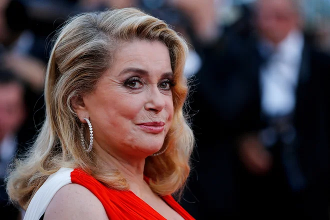 Catherine Deneuve je ena od redkih, ki je kampanji priporočila, naj umiri konje. FOTO: Stephane Mahe/Reuters