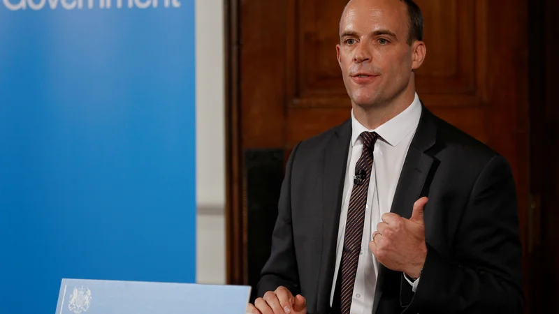 Fotografija: Novi britanski minister za brexit Dominic Raab je poudaril, da Združeno kraljestvo noče zapustiti EU brez dogovora o pogojih izstopa in prihodnjih odnosih, a da je pripravljeno na vse scenarije. FOTO: Reuters