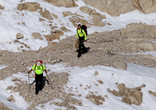 Z akcijo so želeli organizatorji opozoriti tudi na postopno krčenje Triglavskega ledenika. FOTO: Matej Družnik