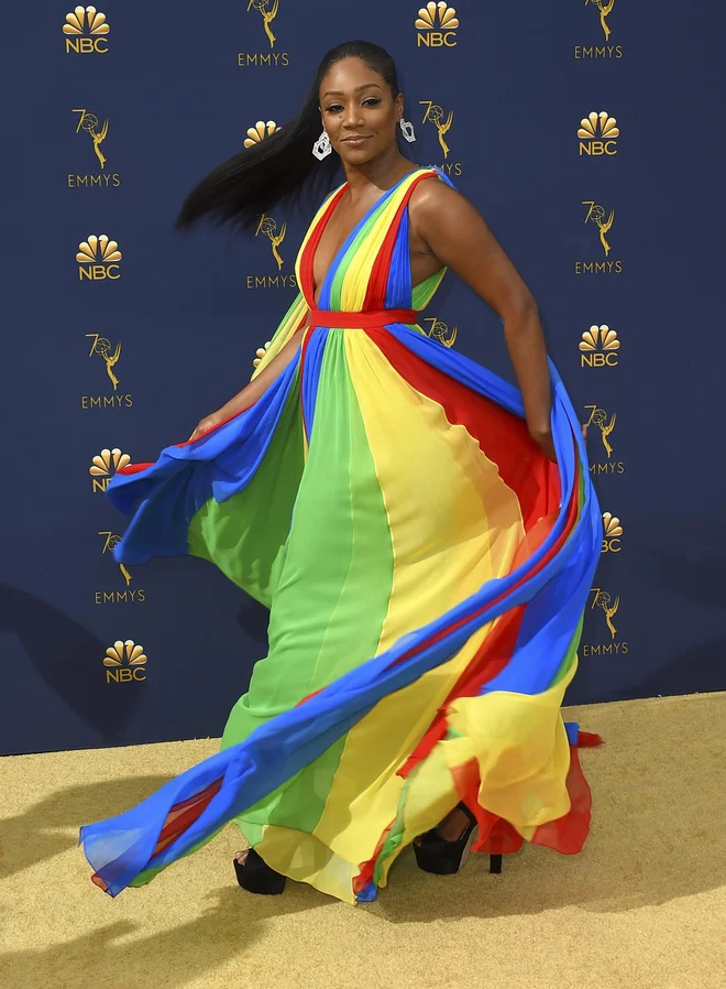 Tiffany Haddish je očitno uživala v svoji obleki. In prav zaradi te sproščenosti so bili mnogii navdušeni nad njo, čeprav jih obleka ni prepričala. FOTO: Jordan Strauss/AP