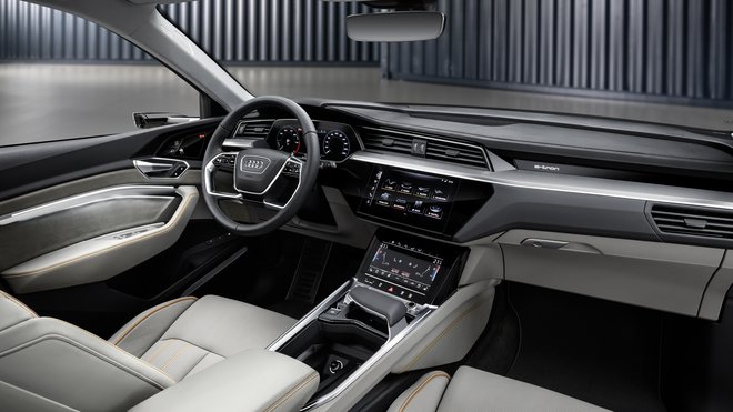 V notranjosti so poteze podobne kot v drugih najnovejših Audijevih modelih. FOTO: Audi