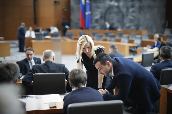 V bankah je nasedlo tudi nekj poslncev. Foto Uroš Hočevar/ Delo