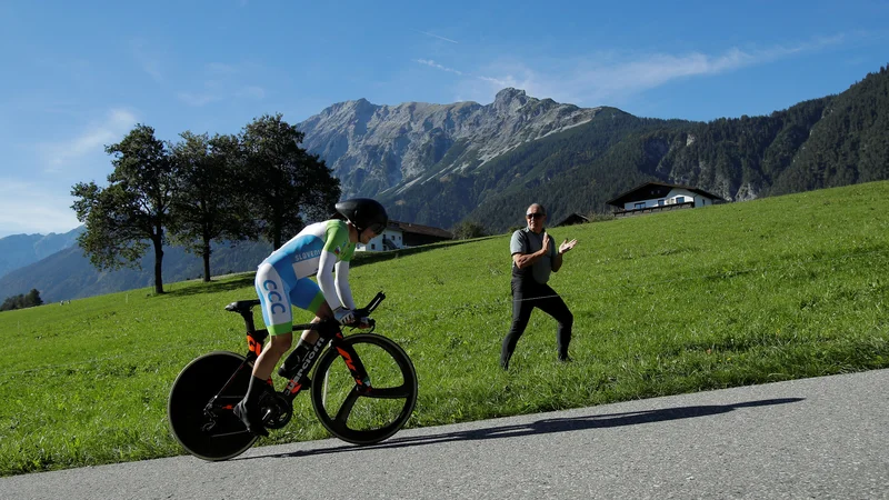 Fotografija: Jan Tratnik je 52,1 kilometra dolgo progo premagal s povprečno hitrostjo 45,5 km/h. Foto Reuters