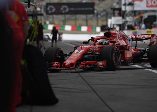 Sebastian Vettel se na spolzki stezi nikakor ni znašel. FOTO: Tošifumi Kitamura/AFP