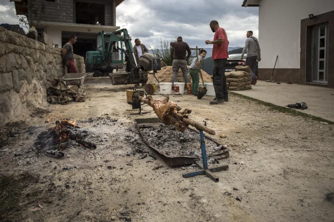 Fraza praznik demokracije v Bosni in Hercegovini zveni kot cinična opazka. FOTO: Voranc Vogel