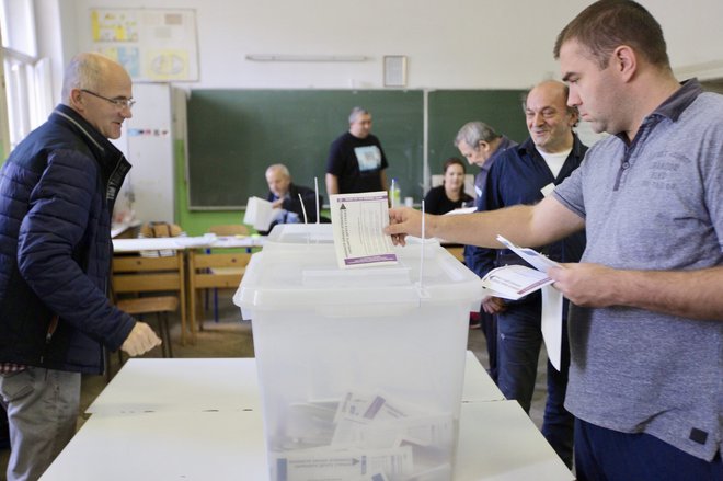 »Iz vse države dobivamo poročila o poskusih volilnih prevar,« nam je povedal Armin Aljović. FOTO: Voranc Vogel