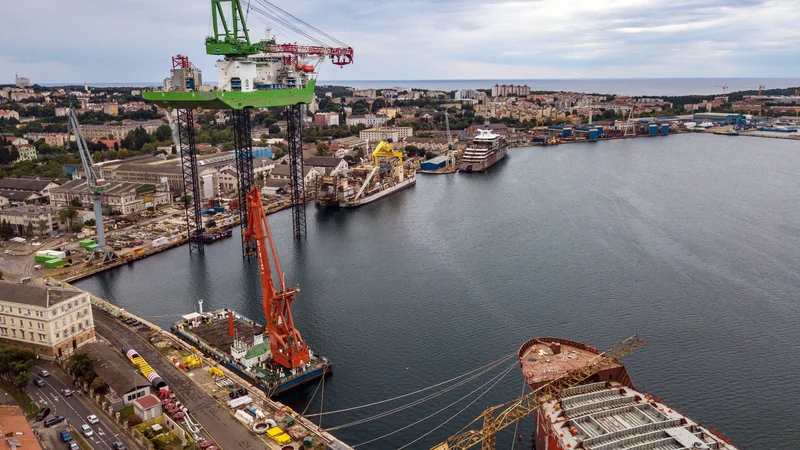 Fotografija: Ladjedelništvo zaradi daljnovzhodne konkurence počasi izginja iz Evrope. Na fotografiji Uljanik. FOTO: Cropix