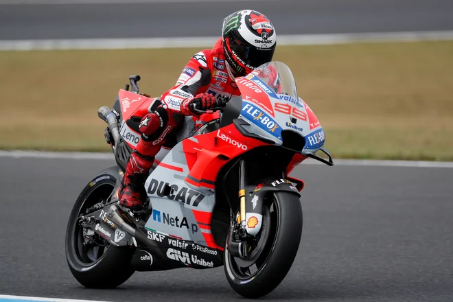 Jorge Lorenzo v Motegiju ni dolgo zdržal na motociklu. FOTO: Toru Hanai/Reuters