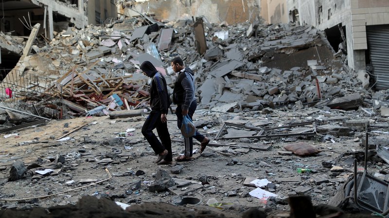 Fotografija: Posledica izraelskega bombardiranja v Gazi. Foto: Reuters