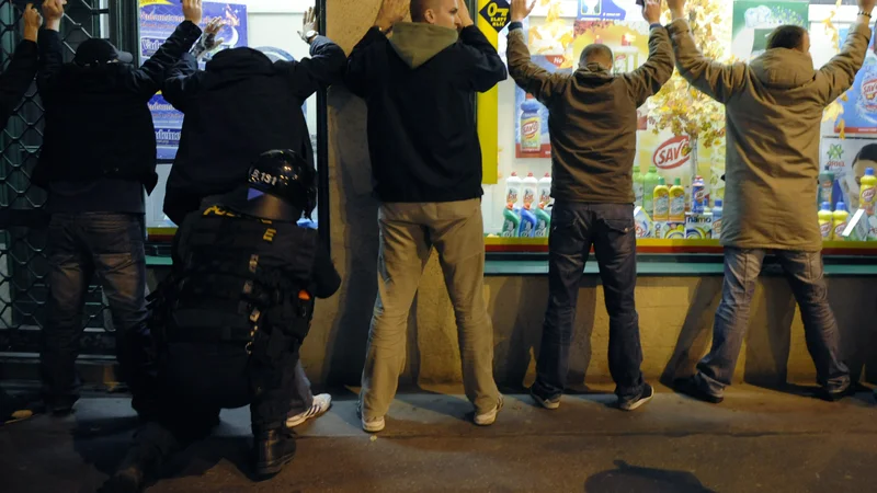 V Pragi se število prijavljenih kaznivih dejanj v zadnjih letih manjša, lani pa se jih je bilo kar 40 odstotkov manj kot pred dvema desetletjema. Foto: Petr Josek/Reuters