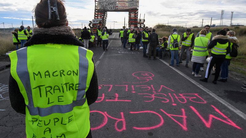 Fotografija: Rumeni jopiči so postali simbol novembrskih protestov v Franciji. FOTO: Pascal Guyot/Afp