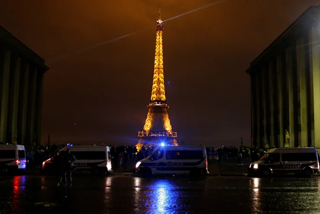 Poleg Eifflovega stolpa bodo zaprti nekateri priljubljeni muzeji in operne hiše. FOTO: Reuters