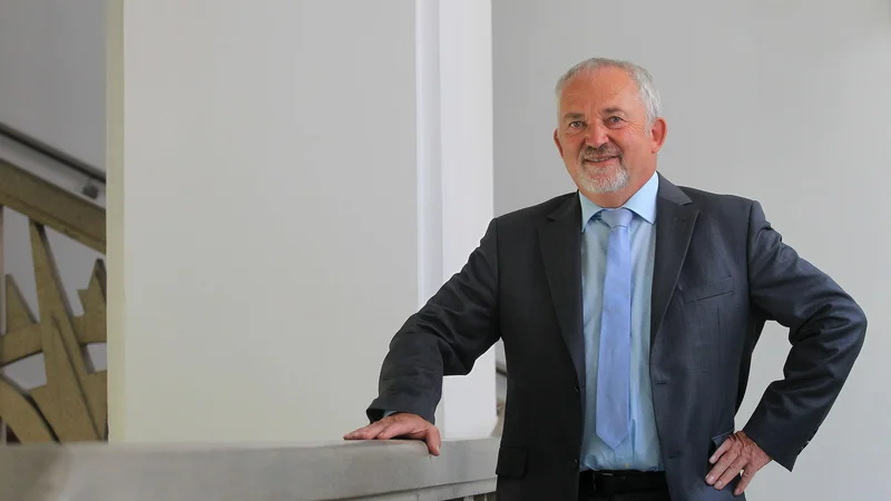 Fotografija: Marjan Sušelj, generalni direktor zdravstvene blagajne, razpolaga letos prvič s tremi milijardami evrov. Foto Blaž Samec/DELO.