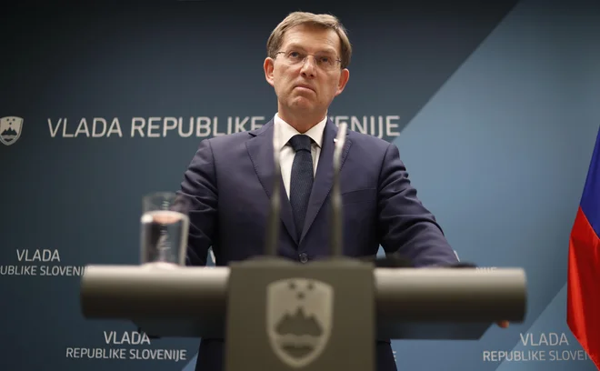 Predsednik vlade Miro Cerar je pozno zvečer 14. marca najavil svoj odstop. Sledile so predčasne volitve, ki so močno premešale karte v državnem zboru. FOTO: Leon Vidic/Delo