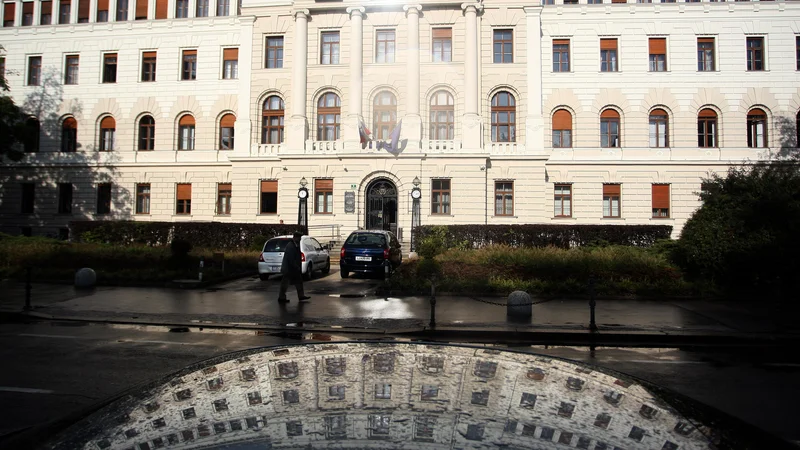 Fotografija: Ljubljansko okrožno sodišče je trojico spoznalo za krivo zlorabe položaja oziroma pomoči pri tem dejanju. FOTO: Roman Šipić/Delo
