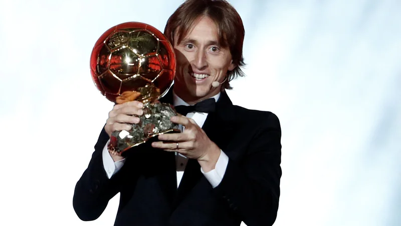 Fotografija: Luka Modrić je mnogim letošnjim lovorikam dodal še eno. FOTO: Benoit Tessier/Reuters