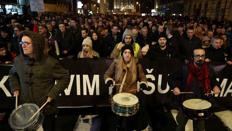 Fotografija: V srbski prestolnici se bo po napovedih danes spet zbralo več tisoč ljudi na protestu proti predsedniku Aleksandru Vučiću. Foto Reuters