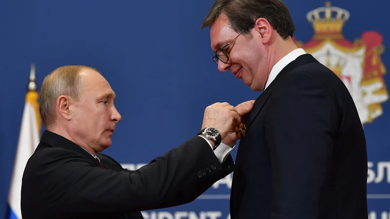 Fotografija: Vladimir Putin je odlikoval srbskega kolega Aleksandra Vučića. Foto: AFP