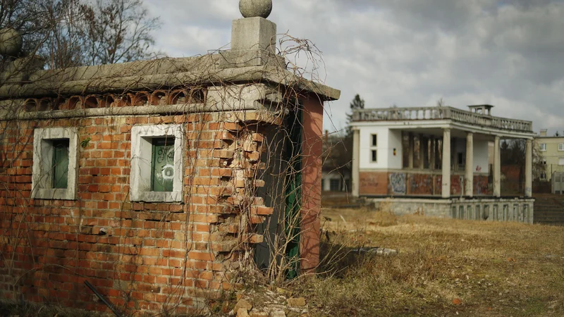 Fotografija: Saga s pridobivanjem okoljevarstvenega soglasja za prenovo bežigrajskega stadiona sega v leto 2010 in še ni končana. Foto Leon Vidic