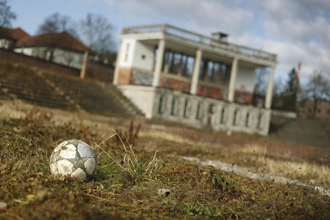 Plečnikov stadion propada že dolga leta ... FOTO: Leon Vidic/Delo
