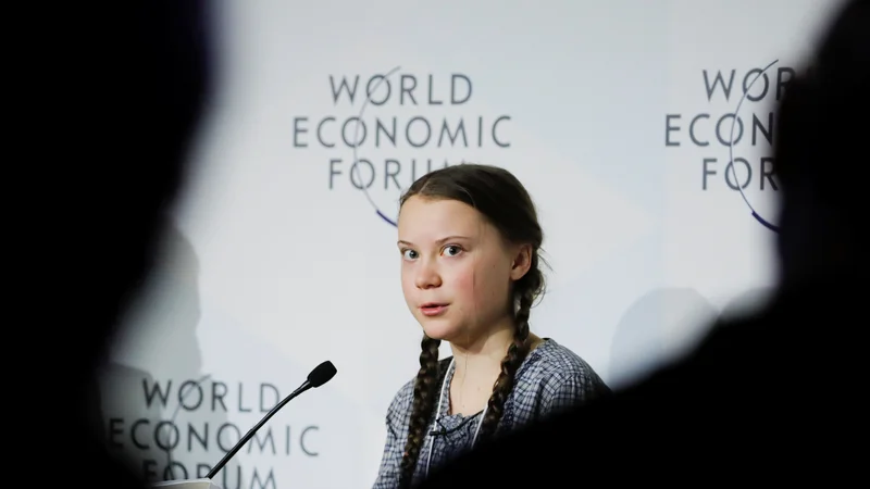 Fotografija: Šestnajstletna Švedinja je sprožila gibanje petkov za prihodnost (FridaysForFuture). FOTO: Arnd Wiegmann/Reuters