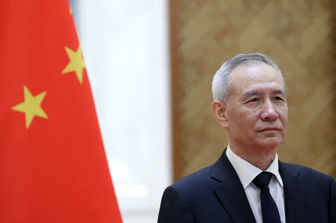 Liu He odhaja čez Tihi ocean v upanju, da bi se nekaj le rešilo, pa tudi v strahu, da so razlike prevelike. FOTO: Reuters