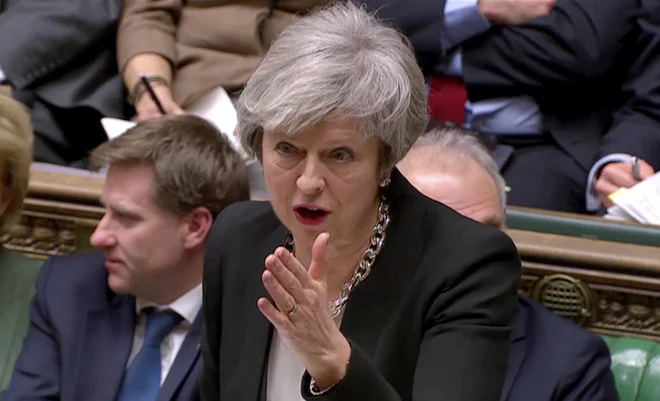 Britanska premierka Theresa May bo odšla v Bruselj z mandatom za pogajanja o spremembah novembra sklenjenega ločitvenega sporazuma, toda EU27 se o njenih zamislih verjetno ne bo hotela pogajati. FOTO: Reuters
