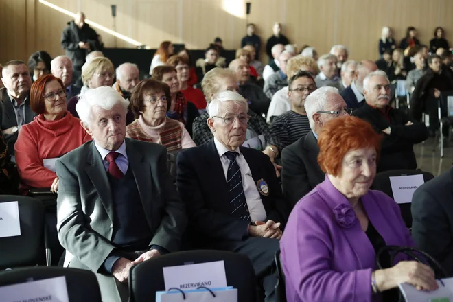 Upokojenski sindikat poudarja, da je po petih letih gospodarske rasti čas, da upokojenci dobijo nazaj tisto, kar jim je bilo odvzeto zaradi interventnih in reformnih ukrepov, zlasti zujfa. Foto Leon Vidic