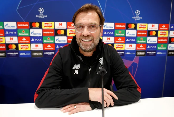 Jürgen Klopp drevi ne pričakuje osebne bitke z Baravci: "Med mano in Bayernom nikdar ni bilo zamer. Logično, kako naj bi bil tedaj zadovoljen, ko so kupovali naše igralce? Toda to je že več let nazaj." FOTO: Reuters