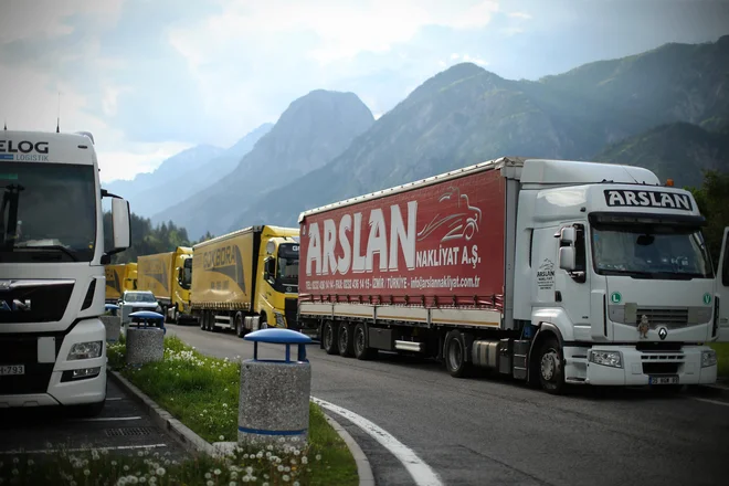 Znižanje ogljičnega odtisa za transport tovora je eden pomembnejših trendov v tovornem transportu. FOTO: Jure Eržen/Delo