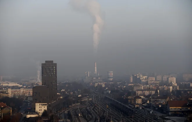 Termoelektrarne so velik vir delcev in dušikovih oksidov. FOTO: Blaž Samec/Delo