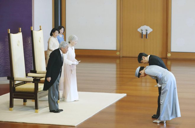 Šintoistična vera je osredotočena na izvajanje obredov s skorajda obsesivno natančnostjo, da bi se tako vzpostavljala povezava med današnjo Japonsko in njeno bogato preteklostjo. Foto: Reuters