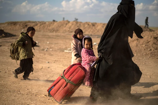 Sirski Kurdi, ki so v zadnjih letih v pijanosti vojaške moči večkrat nespametno prestopili lastne meje, bodo po zgodovinski zmagi nad IS ostali sami. FOTO: Delil Souleiman/AFP