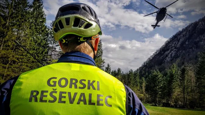 Fotografija: Gorski reševalci so kot prostovoljci na razpolago noč in dan. FOTO: Matjaž Šerkezi