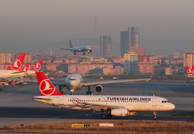 Letališče Atatürk bo od jutri zaprto za komercialne lete. Foto Reuters