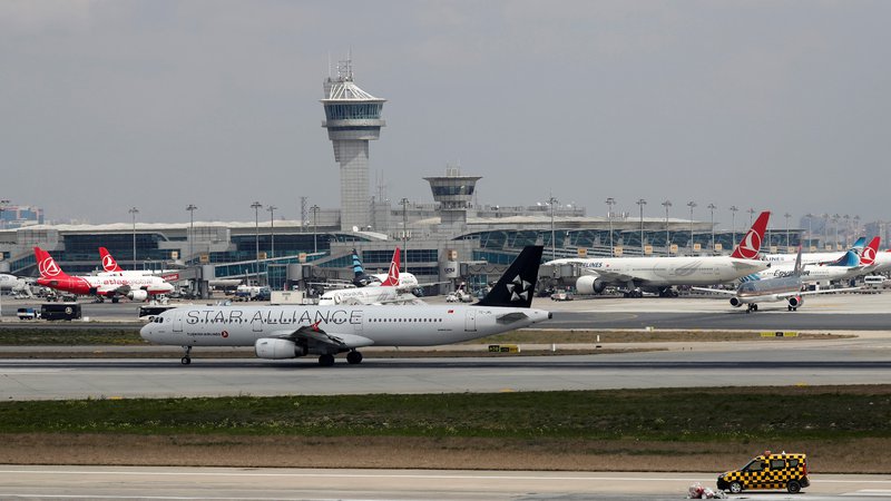 Fotografija: A Turkish Airlines (THY) Airbus A321-200 aircraft prepares to take off at Ataturk International Airport in Istanbul, Turkey, April 3, 2019. Picture taken April 3, 2019. REUTERS/Murad Sezer