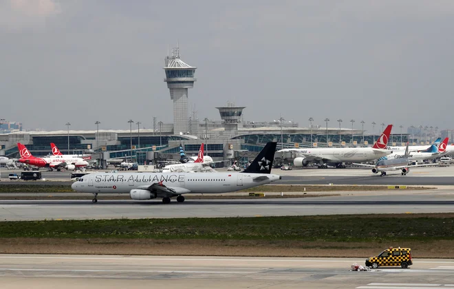 A Turkish Airlines (THY) Airbus A321-200 aircraft prepares to take off at Ataturk International Airport in Istanbul, Turkey, April 3, 2019. Picture taken April 3, 2019. REUTERS/Murad Sezer