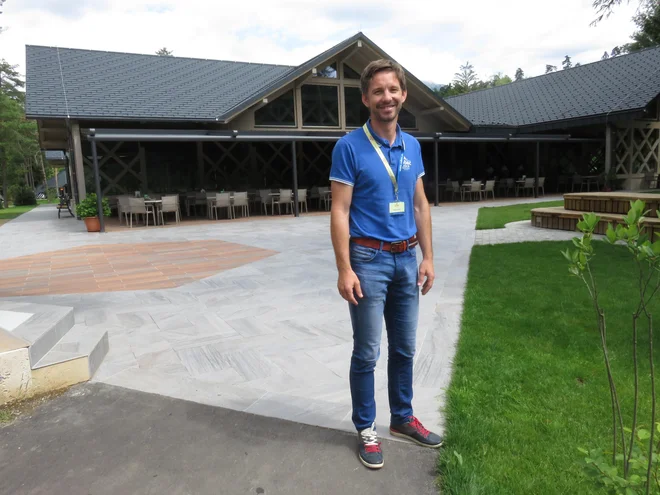 Uroš Ambrožič: »Zaradi višje takse gostje ne bodo dobili boljše ponudbe.« FOTO: Blaž Račič