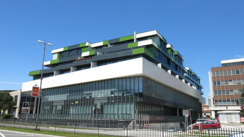 Fotografija: Kompleks Zeleni park 2 bo po napovedih Grafista naprodaj v prihodnjih dneh. Foto Nataša Čepar