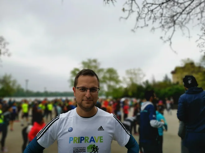 Slovenskim tekačem vlivajo policisti na ulicah zaupanje, je povedal Aleš Hostnik, predsednik ljubljanske tekaške skupine Priprave na ljubljanski maraton. FOTO: Milena Zupanič/Delo