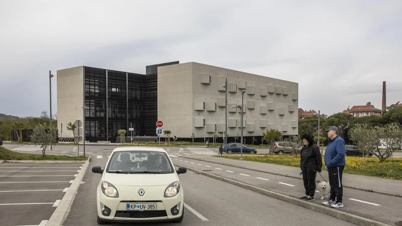 Fotografija: Avtorja idejne zasnove kampusa Univerze na Primorskem in arhitekta prvega stolpiča v kampusu sta Tina Gregorič in Aljoša Dekleva. FOTO: Voranc Vogel/Delo