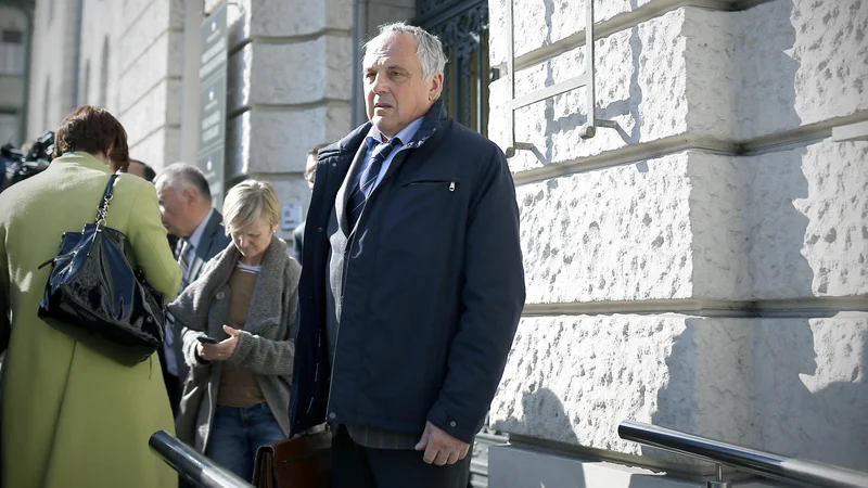 Fotografija: Predsednik sodnega senata Zvjezdan Radonjić je v izreku sodbe dejal, da je jasno, da Novič v času, ki ga je imel na voljo, ni mogel priti na kraj umora. FOTO: Blaž Samec/Delo