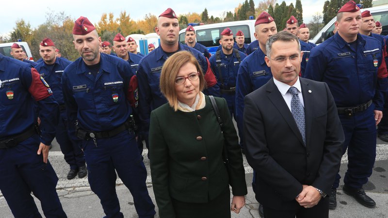Fotografija: "Kot veleposlanica imam nalogo, da vzdržujem stike s predstavniki slovenske vlade, z vodstvi najpomembnejših ustanov in z demokratično izvoljenimi poslanci v parlamentu," pravi Edit Szilágyiné Bátorfi. FOTO: Tadej Regent/Delo