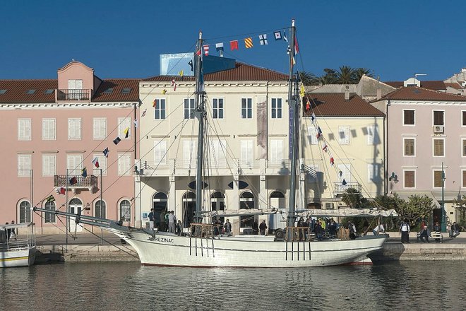 Prenovljena ladja Nerezinac pred muzejem Apoksiomena FOTO: visitlosinj.hr