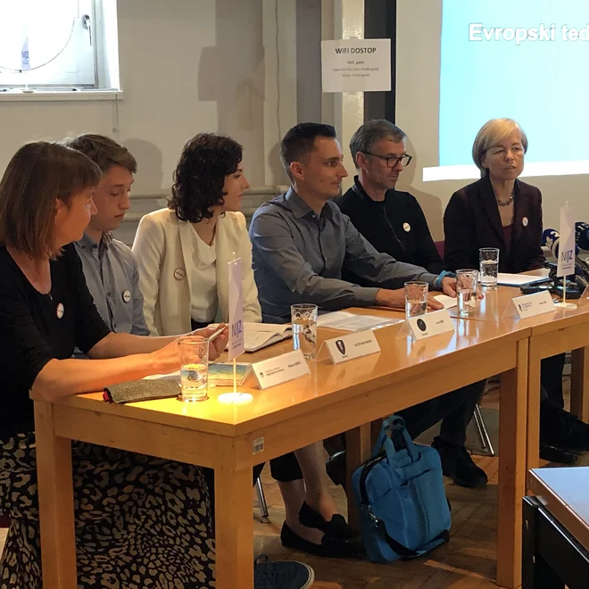 Ob svetovnem tednju cepljenja so na Nacionalnem inštitutut za javno zdravje pripravili tiskovno konferenco. FOTO: NIJZ