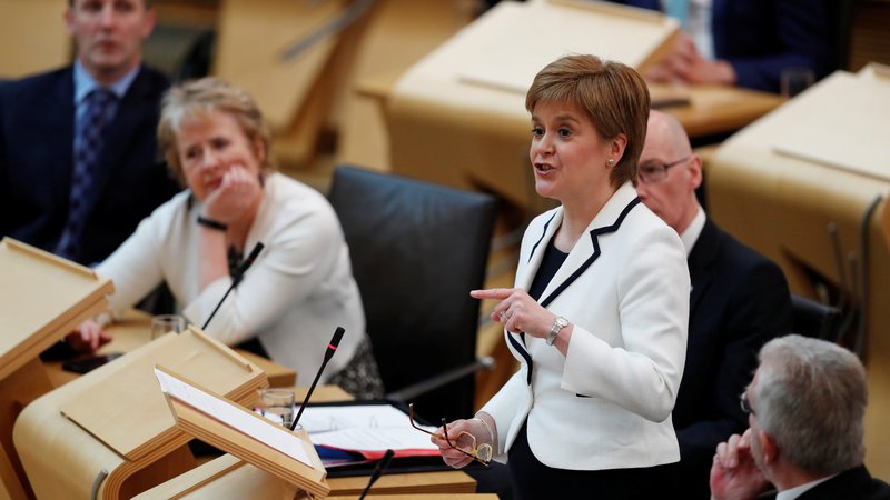 Fotografija: Škotska prva ministrica Nicola Sturgeon vztraja, da vladni sistem v Londonu ne služi interesom Škotske. FOTO: REUTERS/Russell Cheyne 