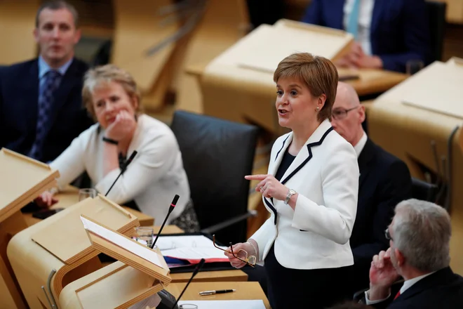 Škotska prva ministrica Nicola Sturgeon vztraja, da vladni sistem v Londonu ne služi interesom Škotske. FOTO: REUTERS/Russell Cheyne 